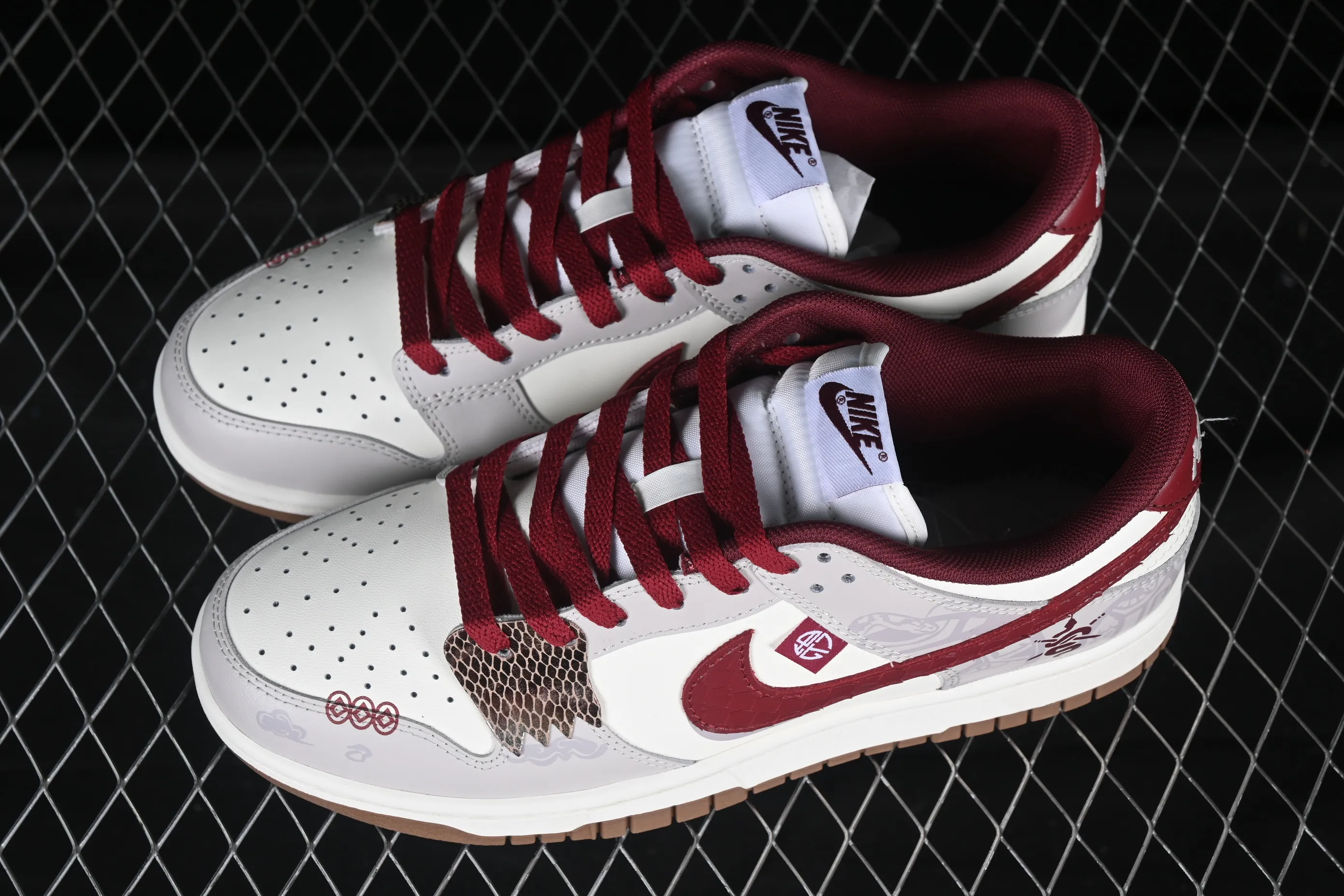 All categories Nk SB Dunk Series Nk SB Dunk Low High-end customized low-top sneakers Nk Dunk Low Year of the Snake limited low-top casual sneakers FB7160-161